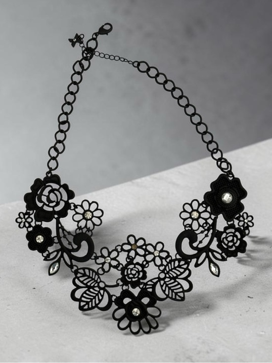 Jewelry - 🫶🏻 Black Floral Cutout Statement Necklace
